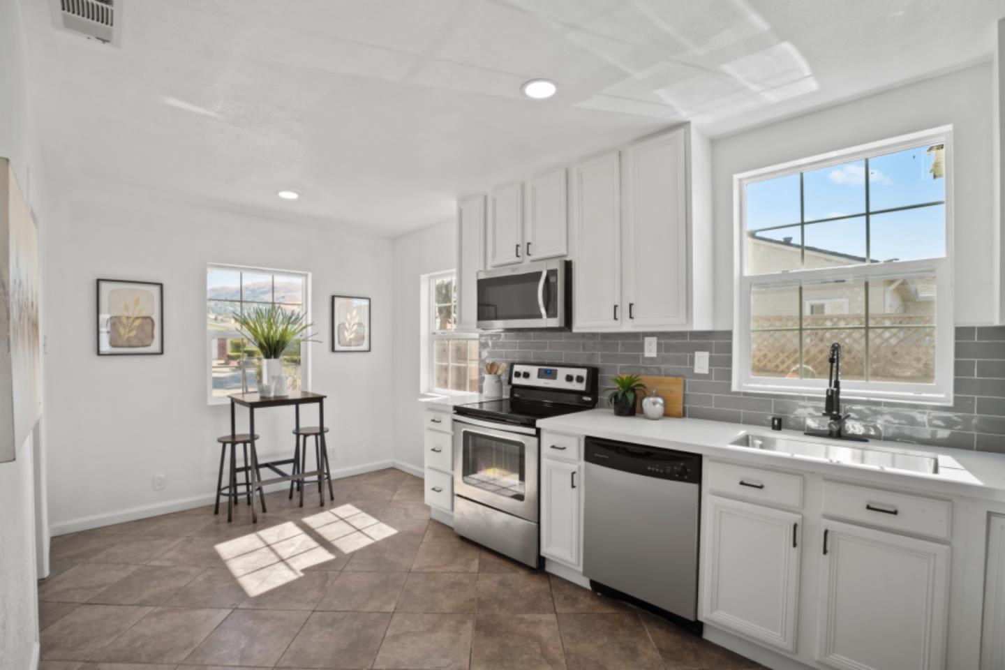611 Novak DR
