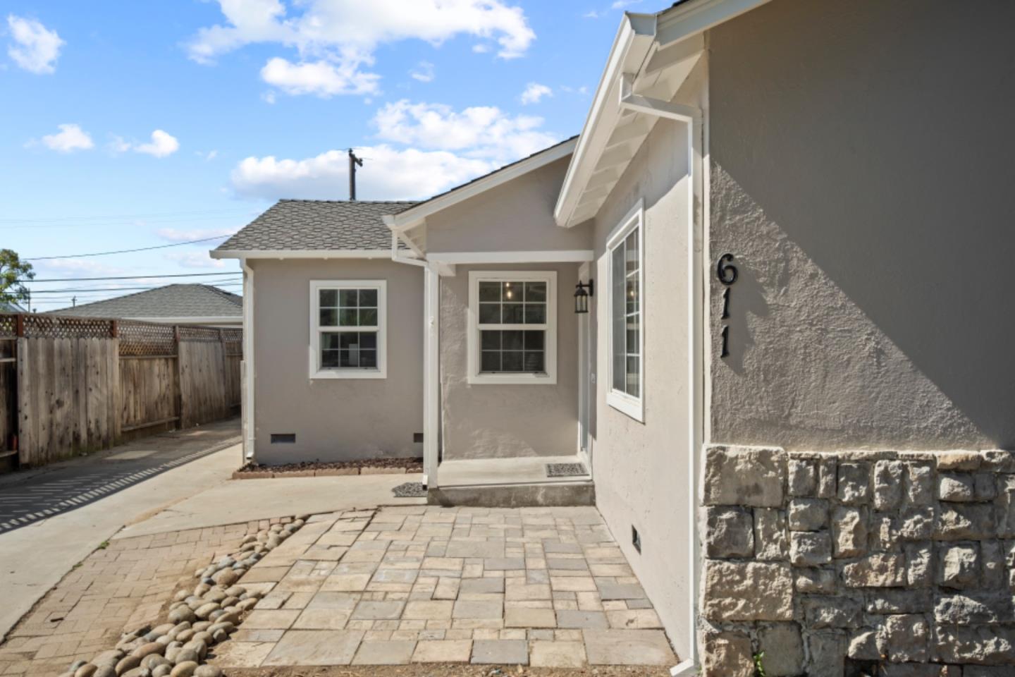 611 Novak DR