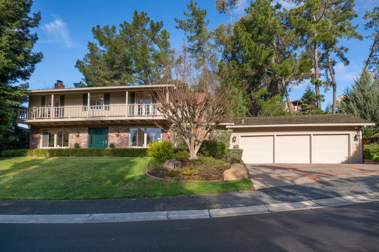 1000 Trinity DR