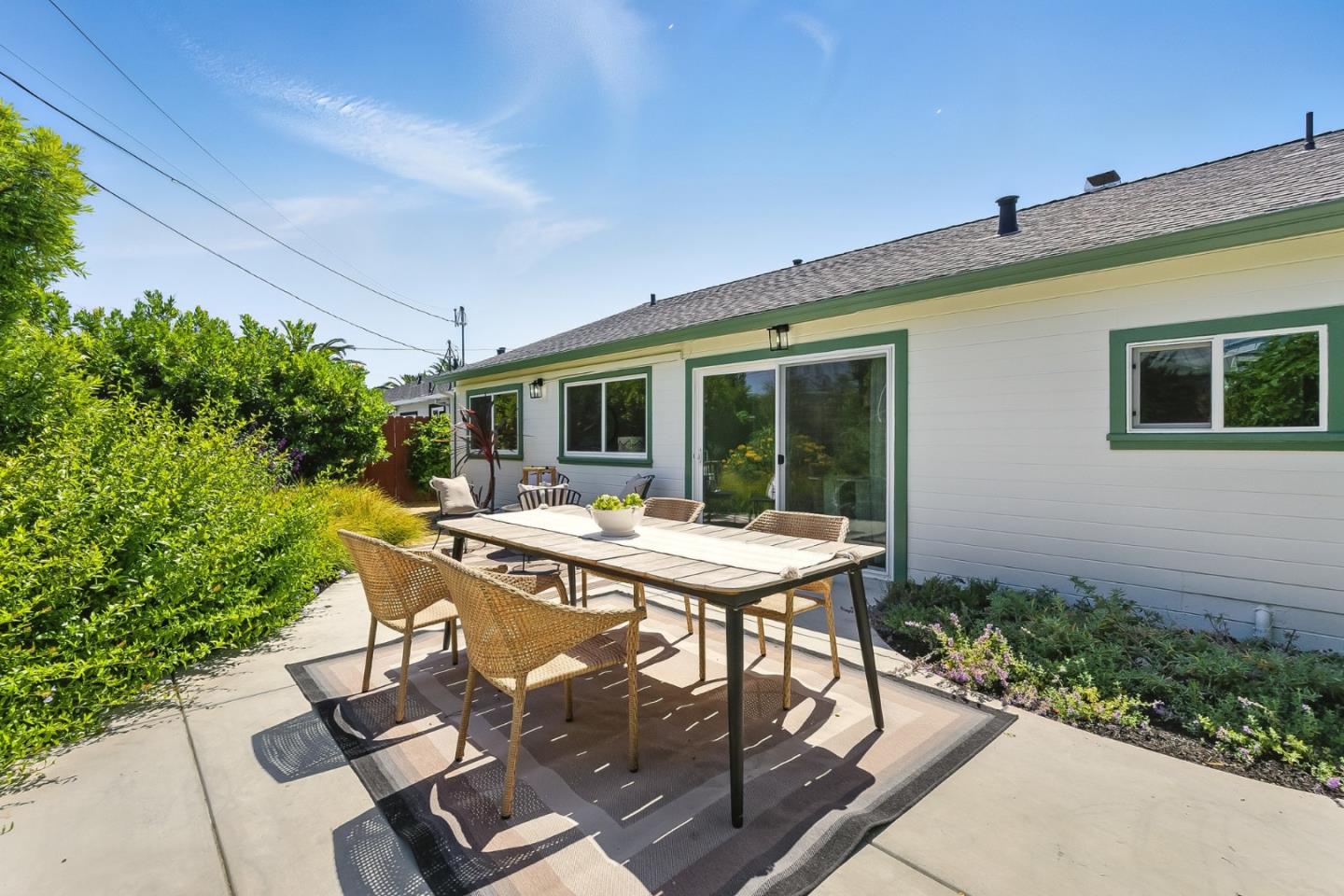 2077 Shoreview Avenue