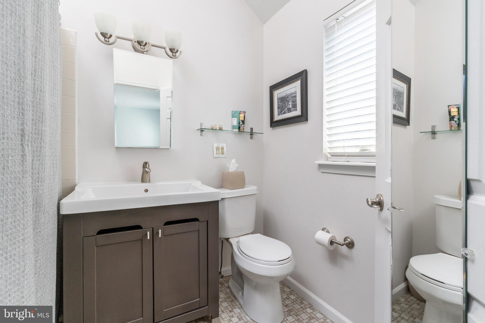 230 Queen STREET Unit: A