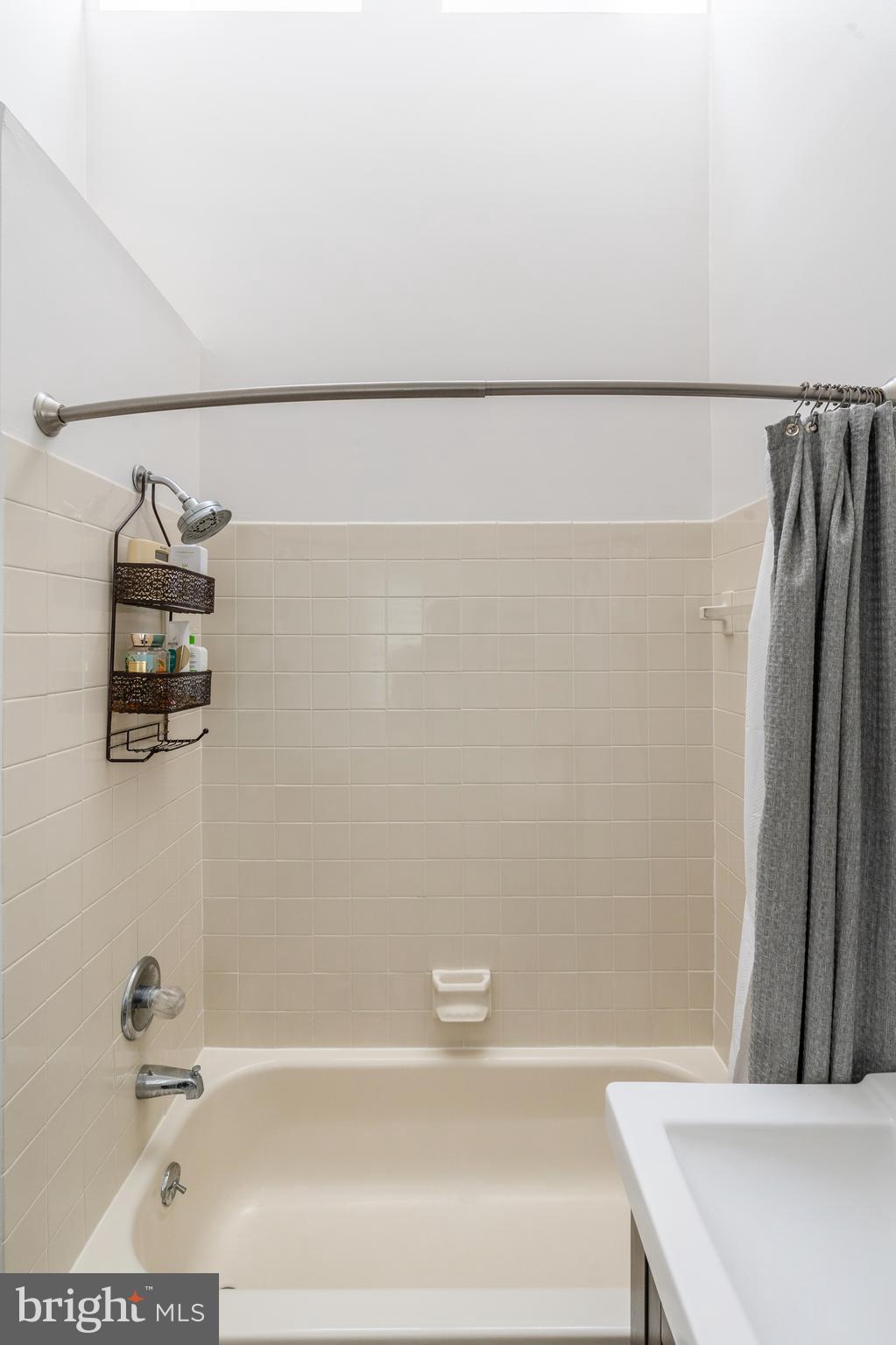 230 Queen STREET Unit: A