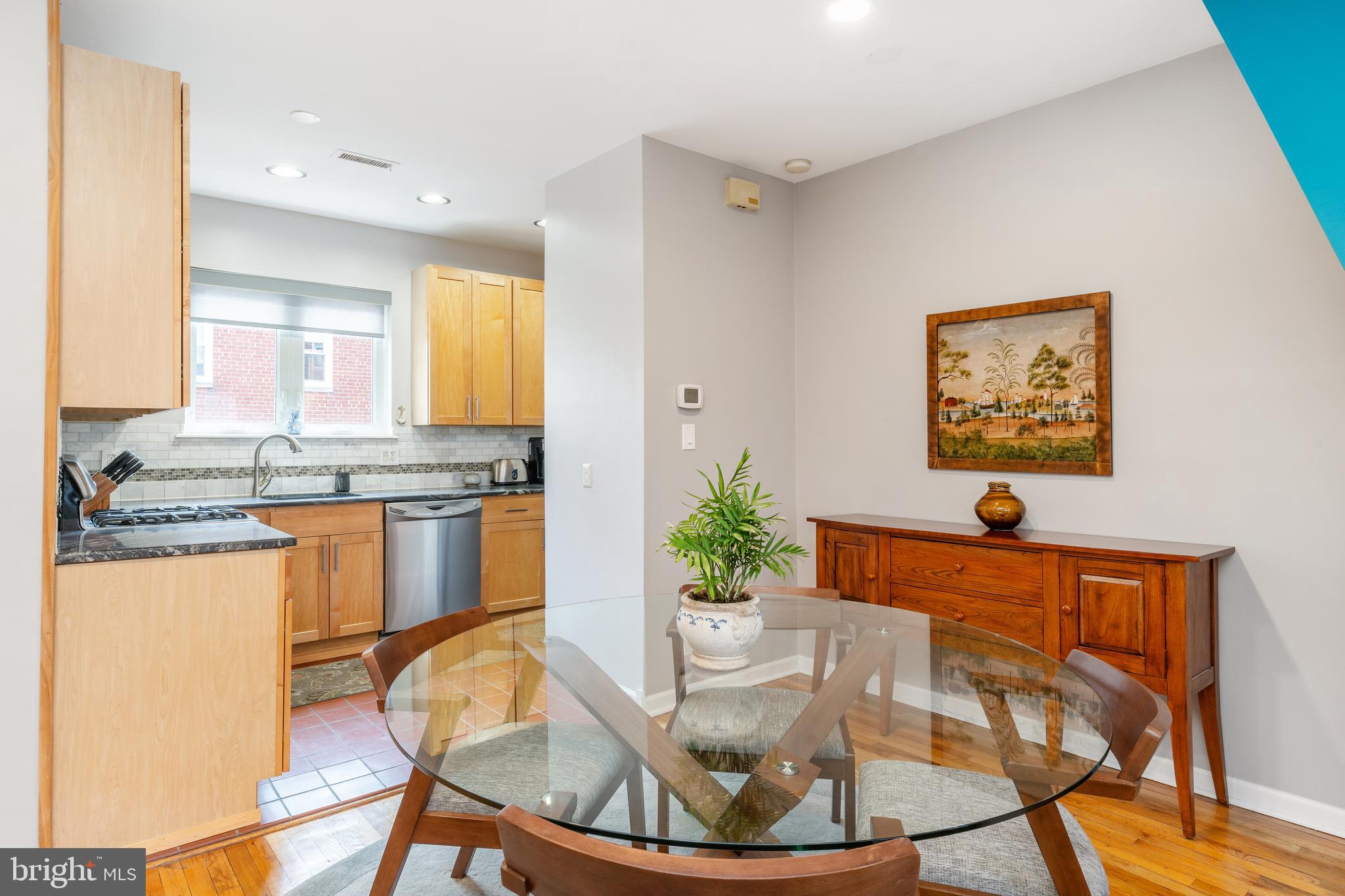 230 Queen STREET Unit: A