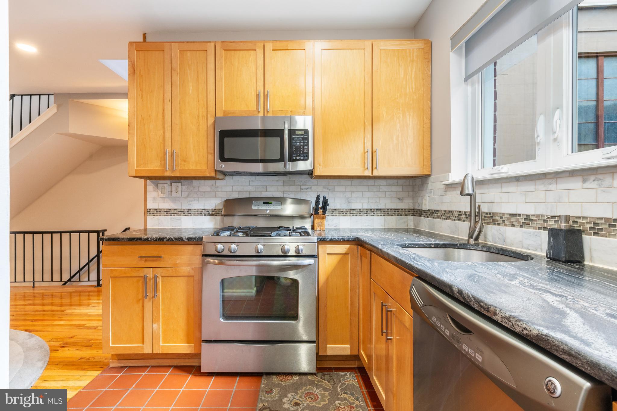 230 Queen STREET Unit: A
