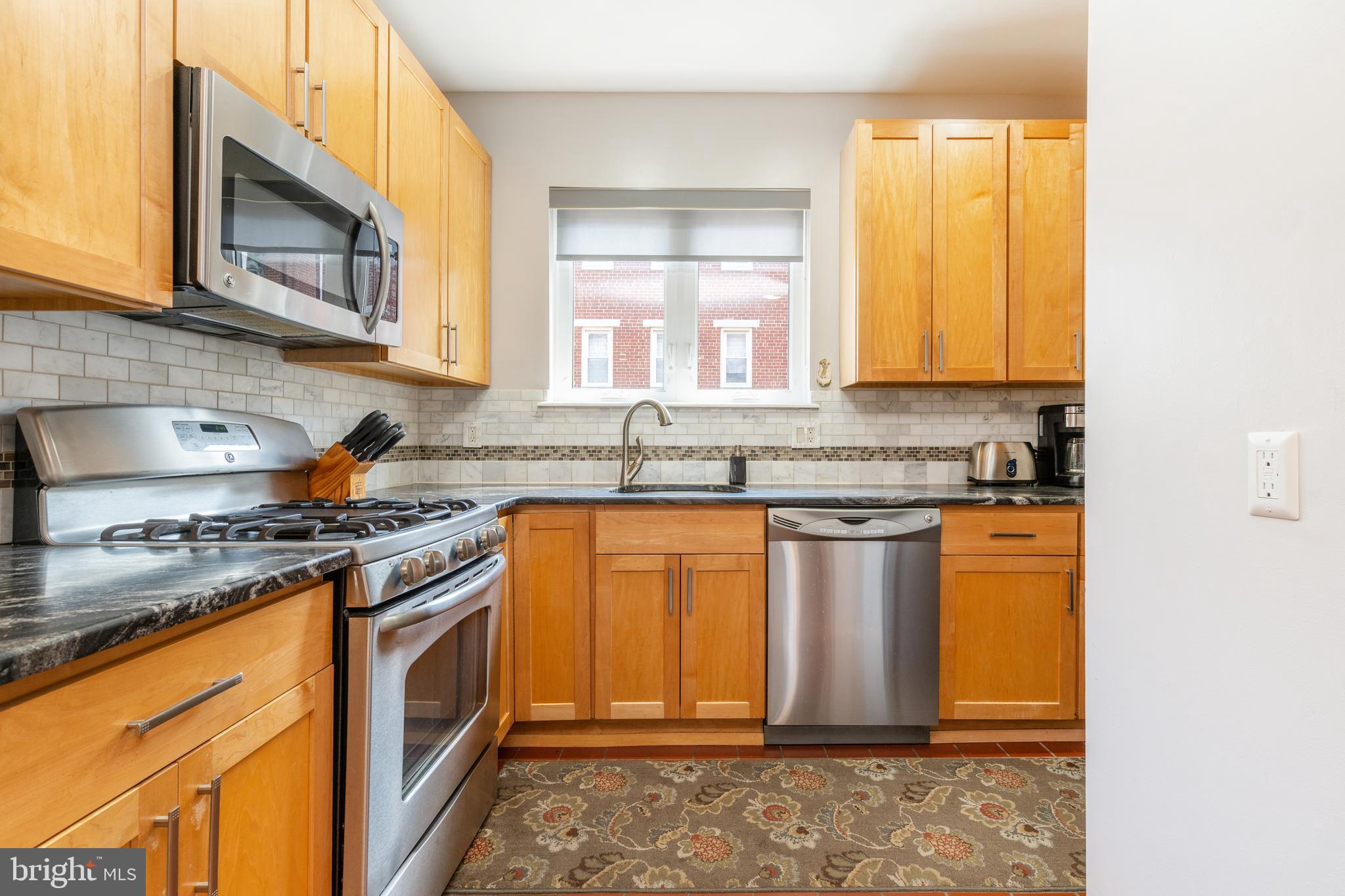 230 Queen STREET Unit: A