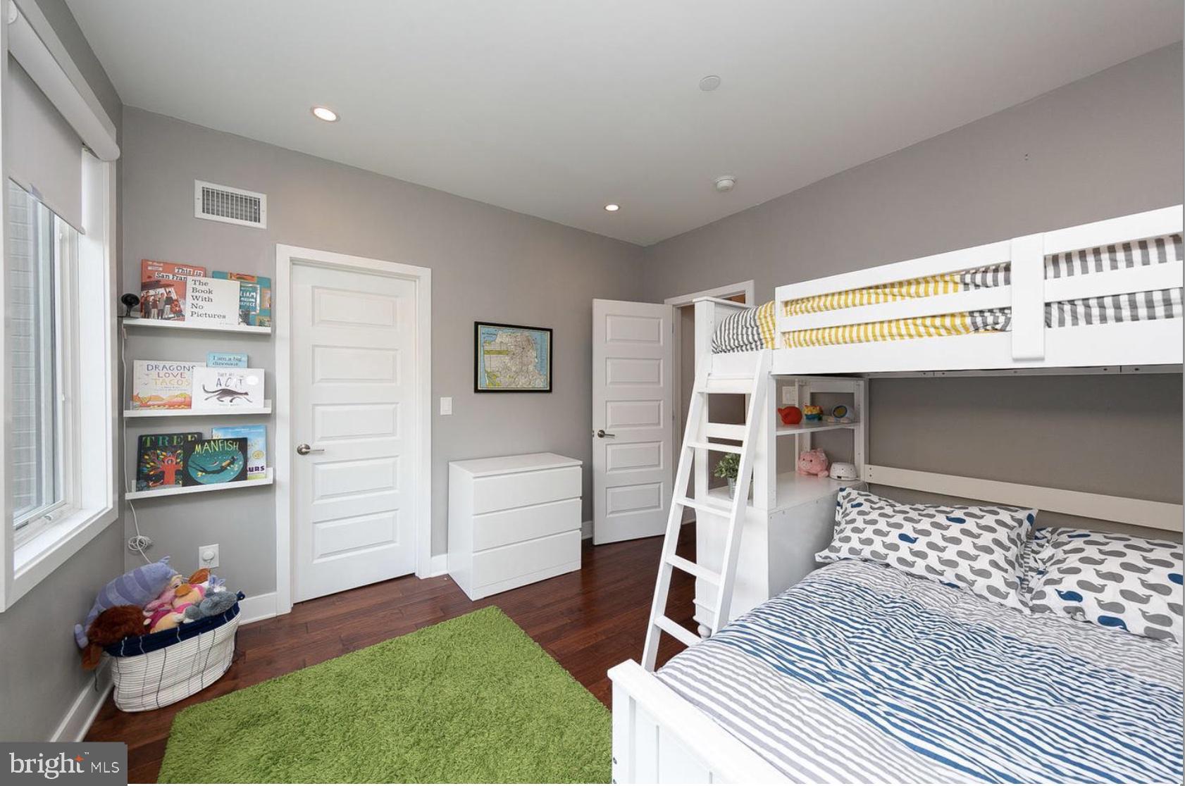 519 Bainbridge STREET Unit: B1