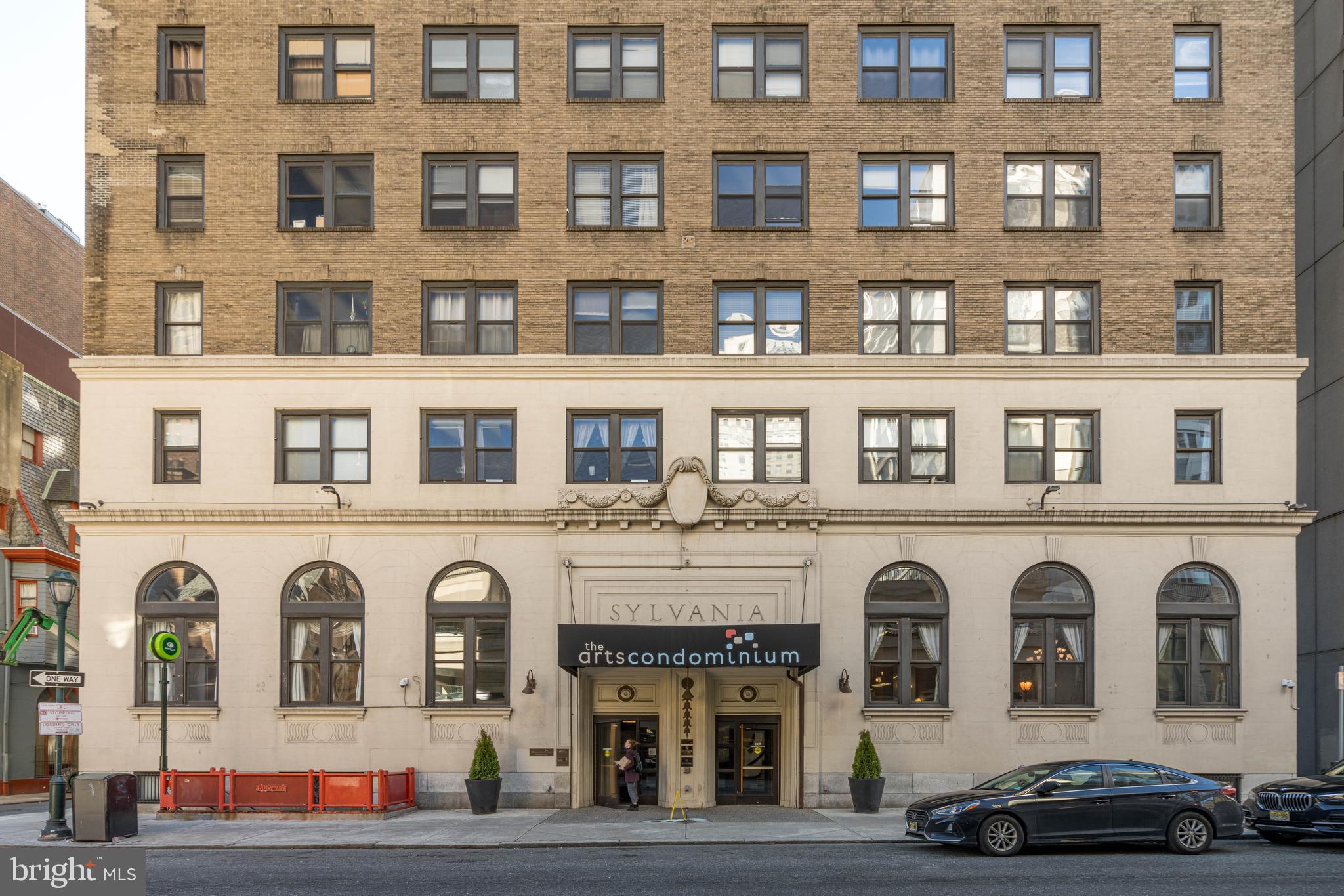 1324 Locust St #704