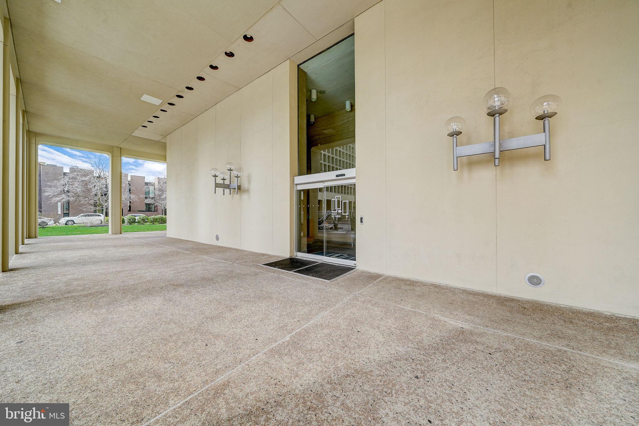 210 Locust St #21c