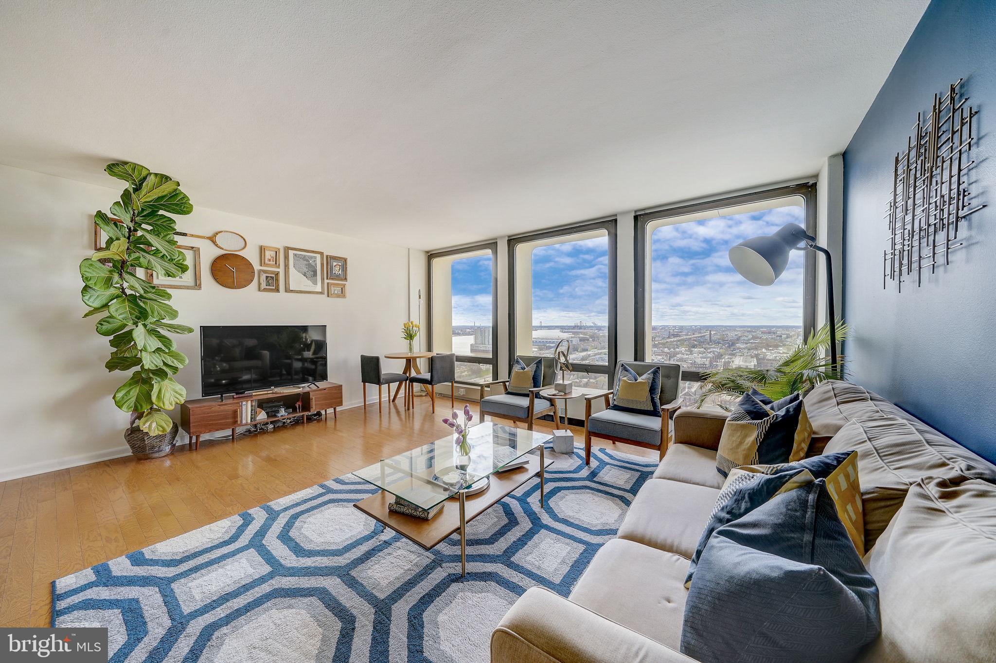 210 Locust St #21c