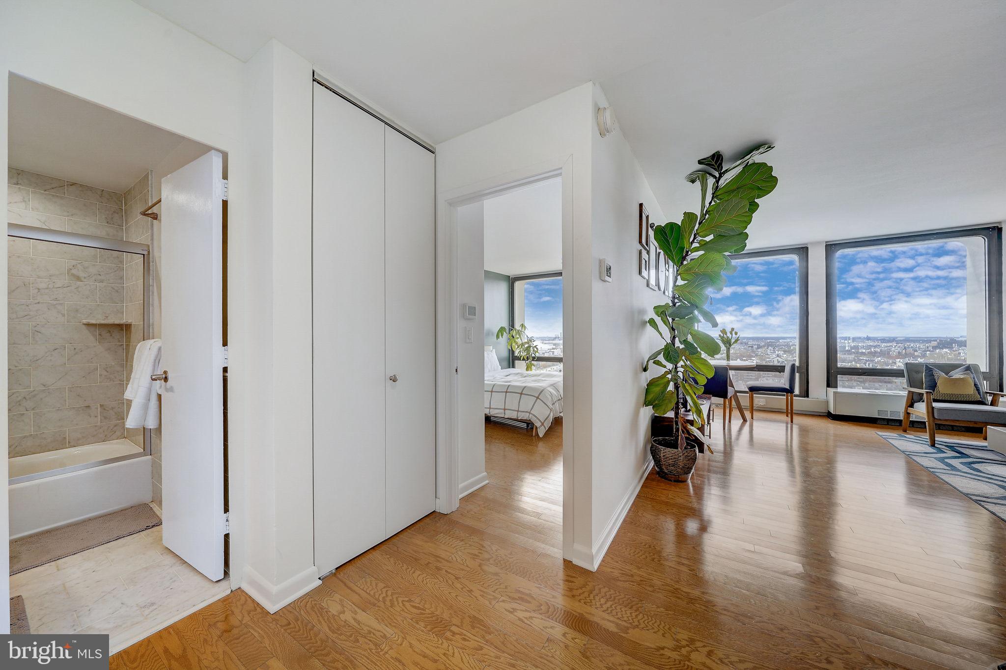 210 Locust St #21c
