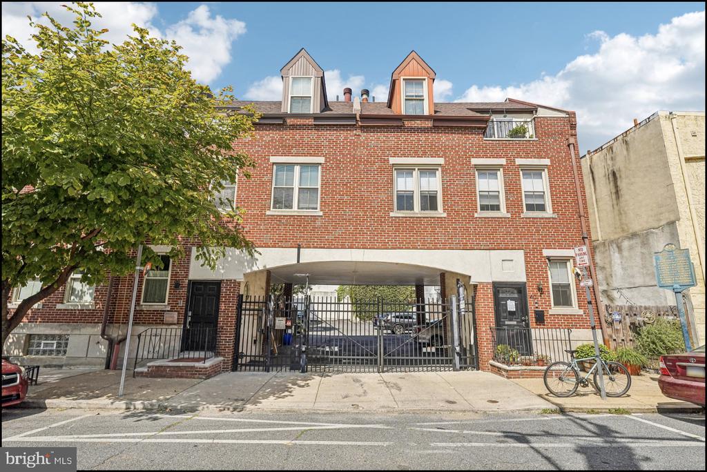 407 Brown St #R