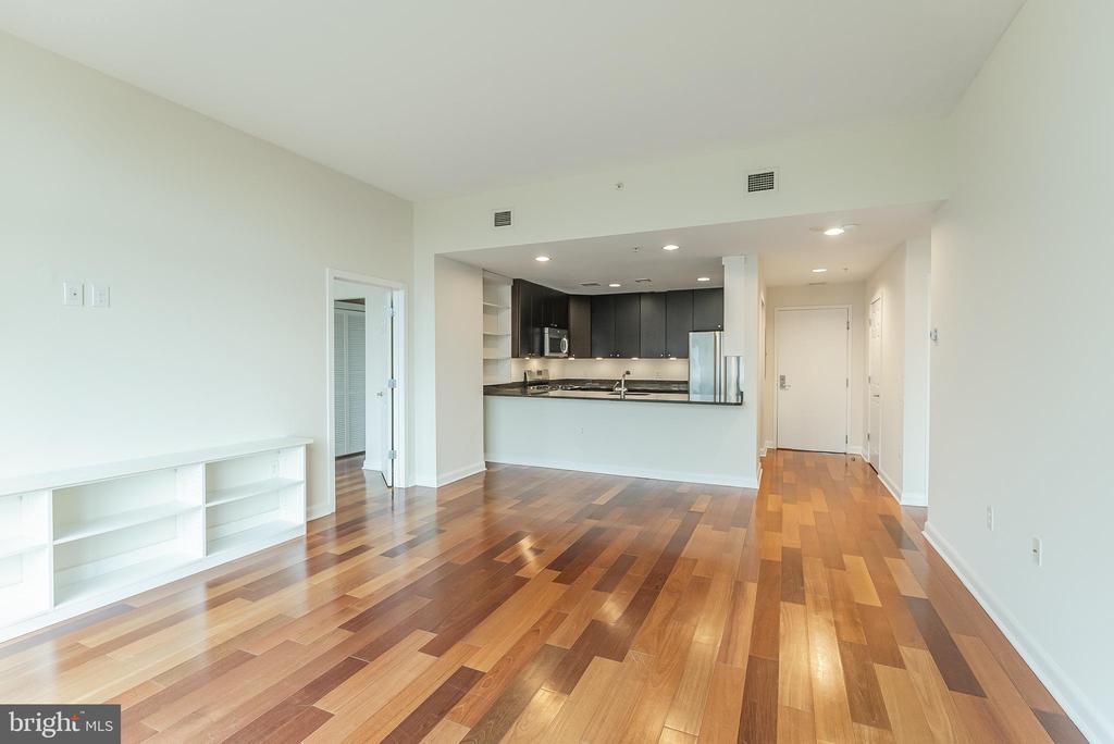 22 S Front St #503