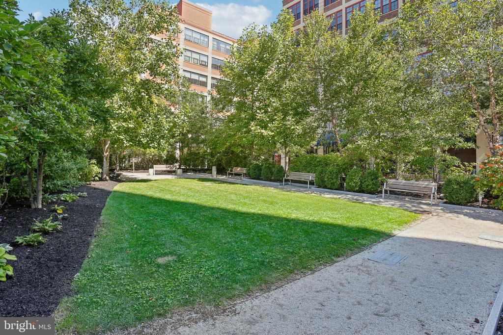 210-20 S 25th St #1502