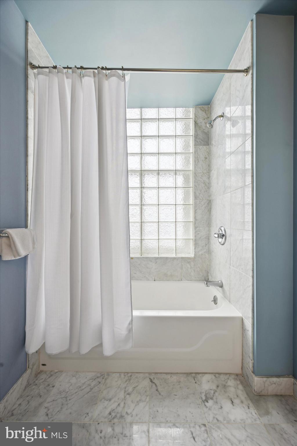 1500 CHESTNUT STREET 18A