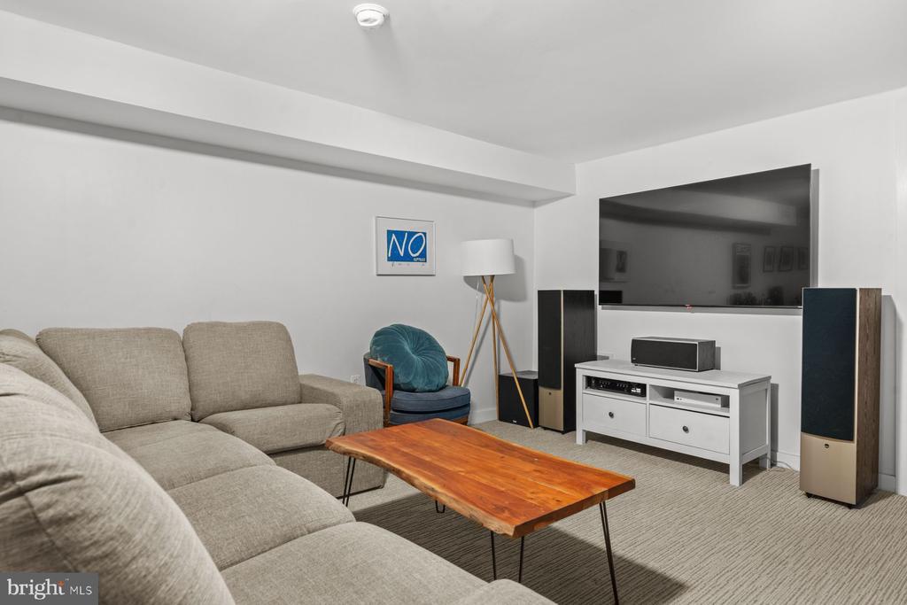 1747 CHRISTIAN STREET Unit: 1