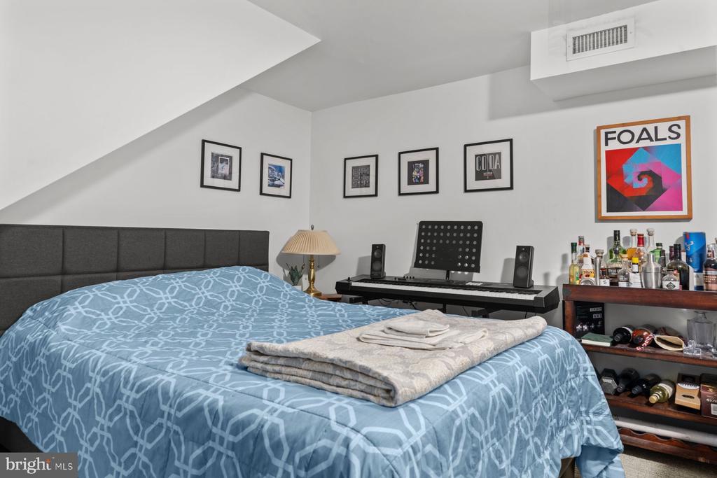 1747 CHRISTIAN STREET Unit: 1
