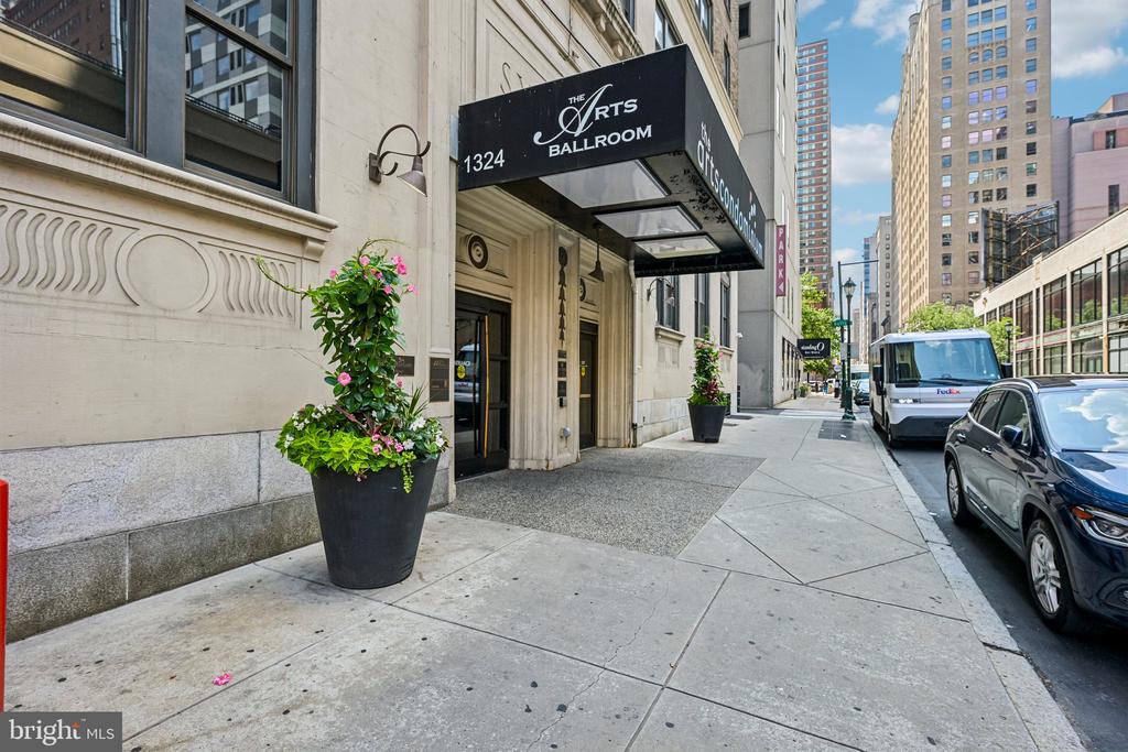 1324 LOCUST STREET Unit: 704