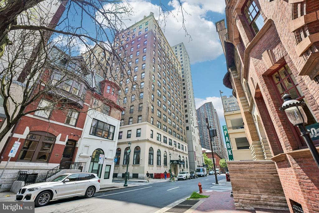 1324 LOCUST STREET Unit: 704