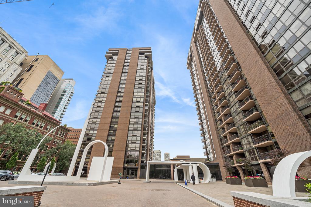 241 S 6TH STREET Unit: 305