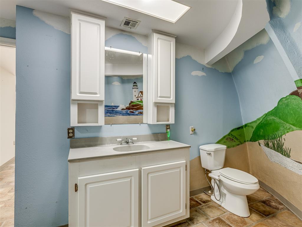 7401 N Rockwell Avenue