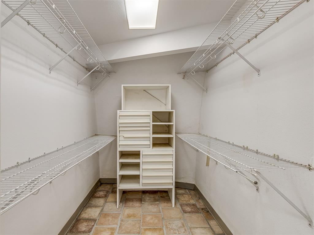 7401 N Rockwell Avenue