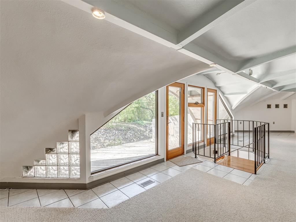 7401 N Rockwell Avenue