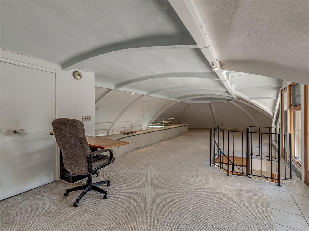 7401 N Rockwell Avenue