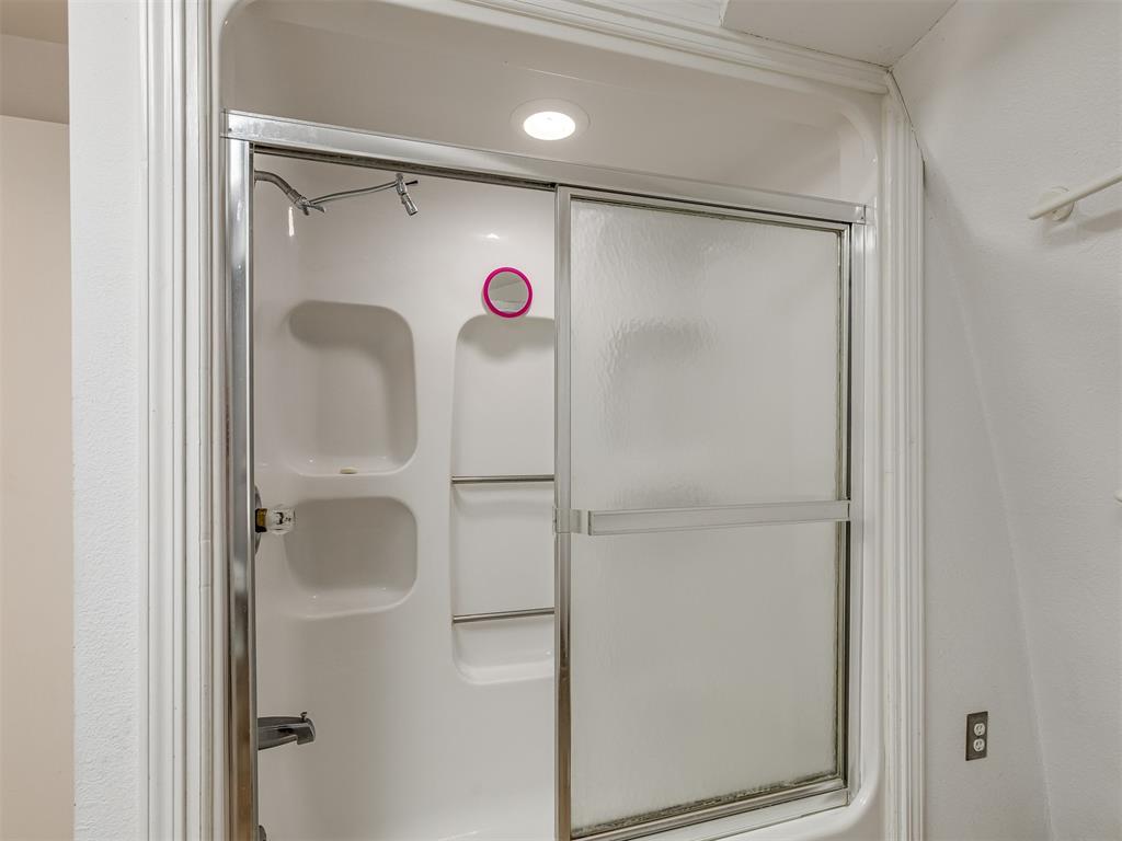 7401 N Rockwell Avenue