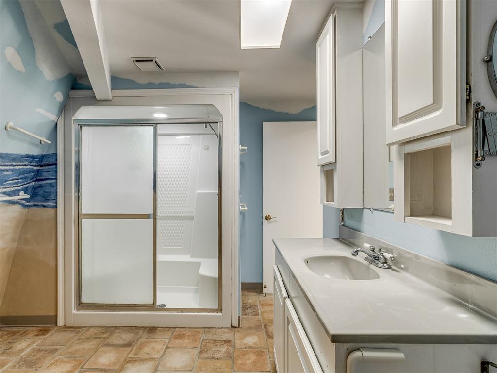 7401 N Rockwell Avenue