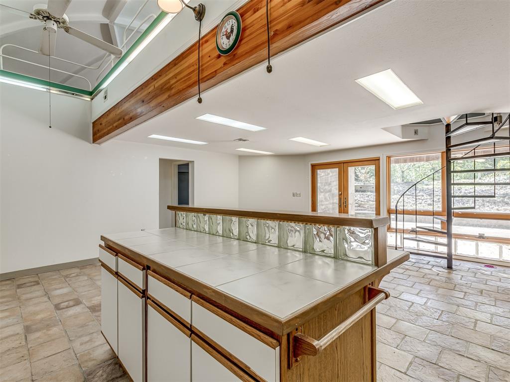 7401 N Rockwell Avenue