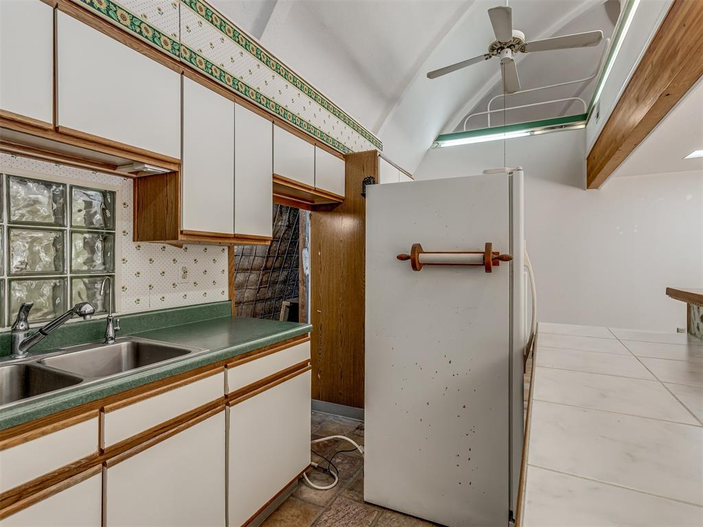 7401 N Rockwell Avenue