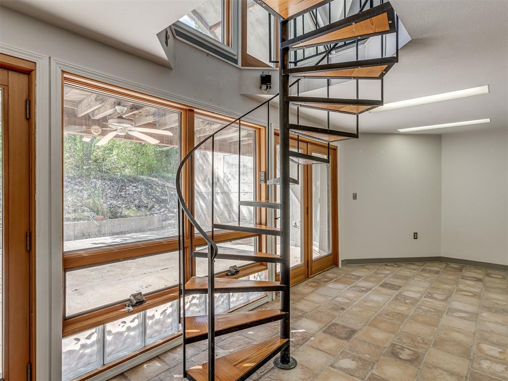 7401 N Rockwell Avenue