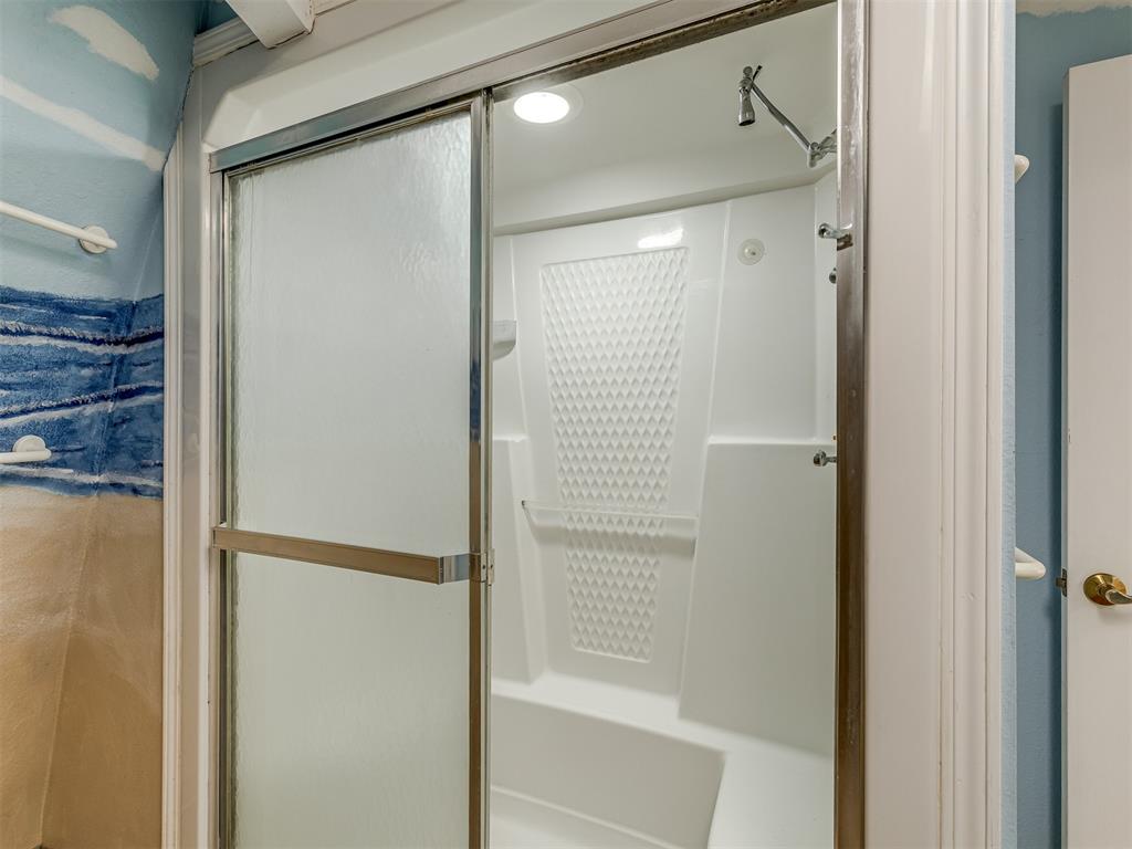 7401 N Rockwell Avenue