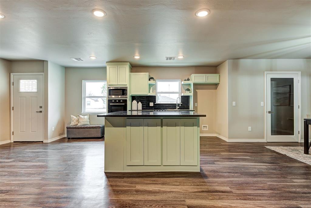 1112 N Eunice Avenue