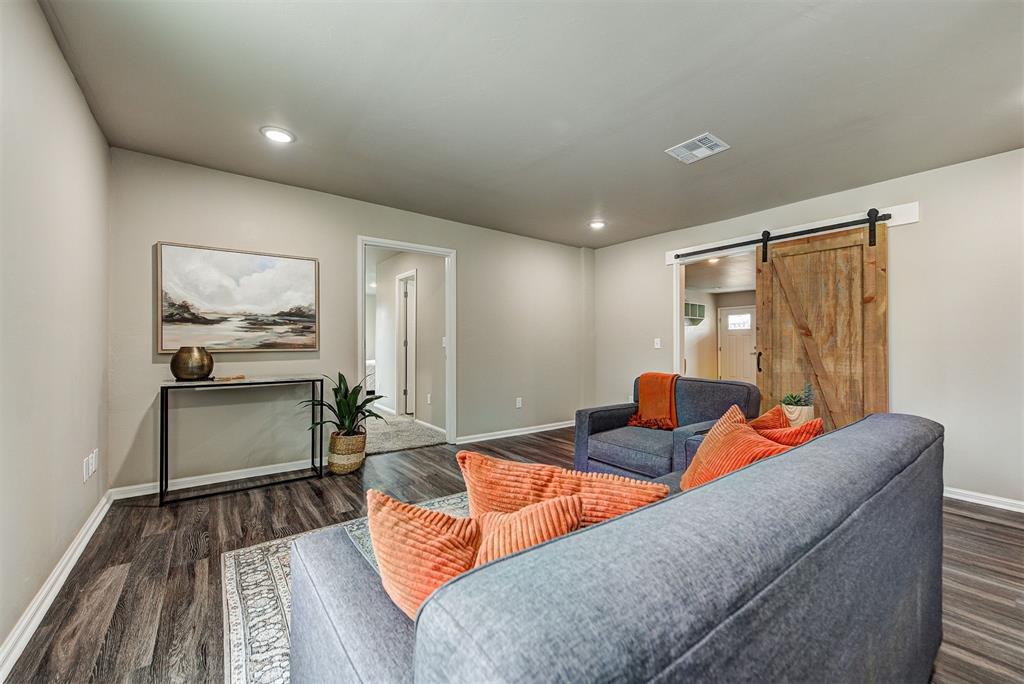 1112 N Eunice Avenue