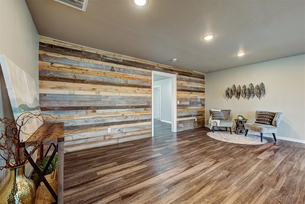 1112 N Eunice Avenue