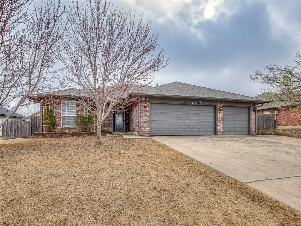 1816 N Shawnee Trail