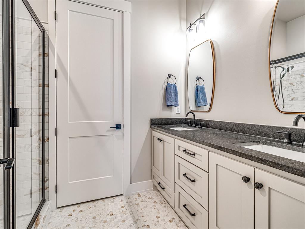 39 Ramble Along Road