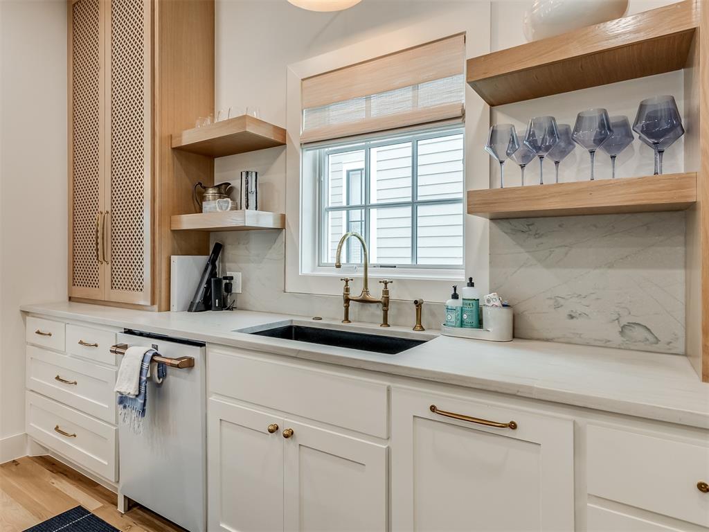 42 Ramble Along Road