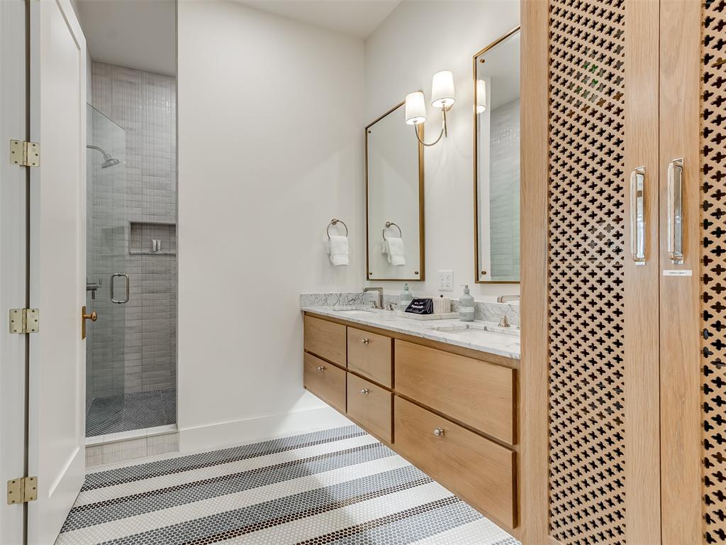 42 Ramble Along Road