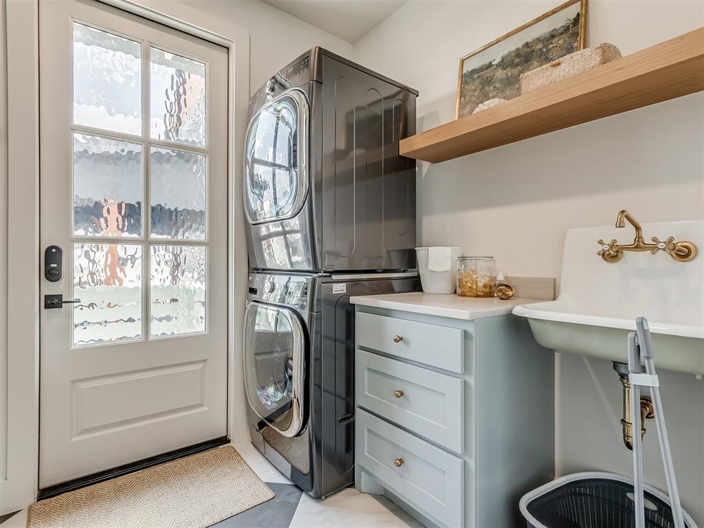 42 Ramble Along Road