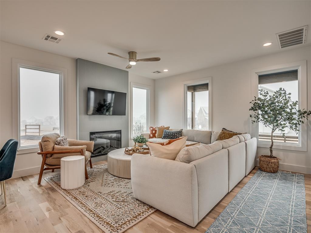 51 Lower Greenway Unit: B