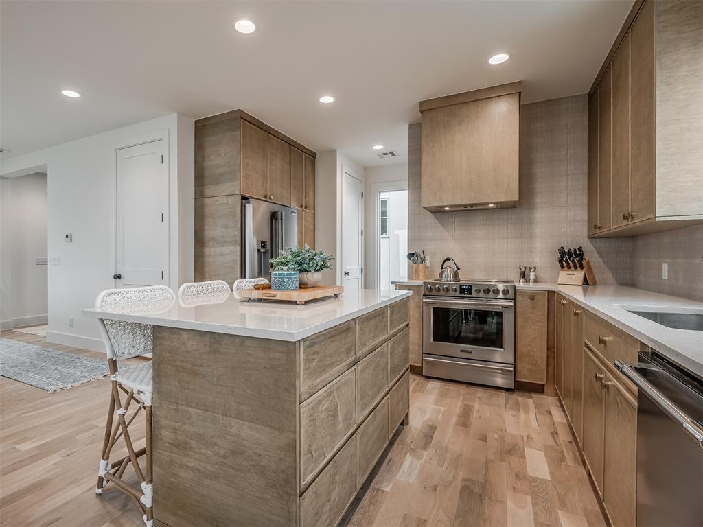 51 Lower Greenway Unit: B