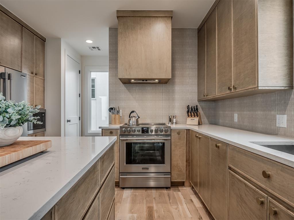 51 Lower Greenway Unit: B