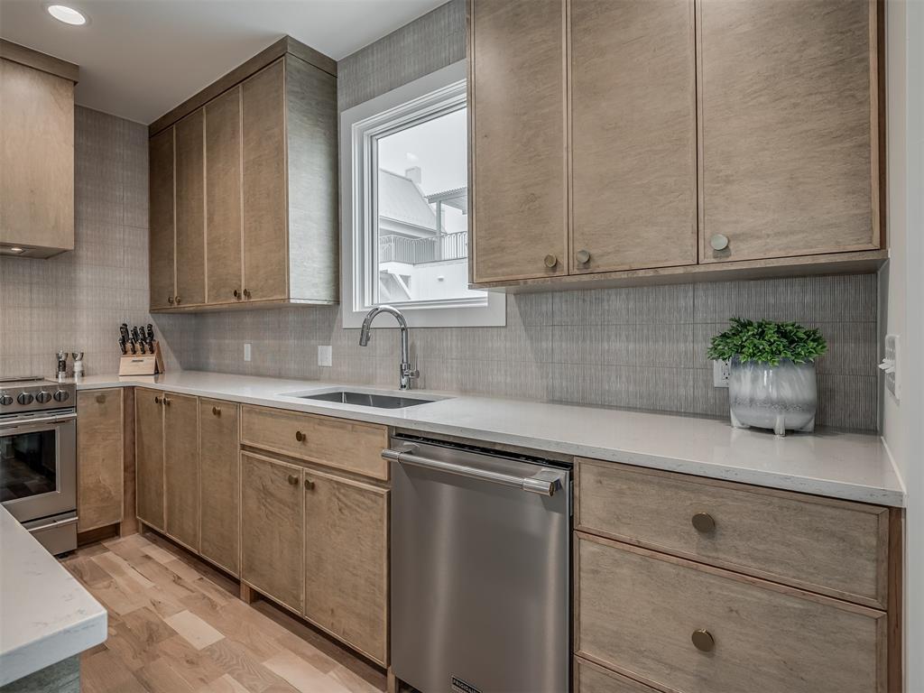 51 Lower Greenway Unit: B