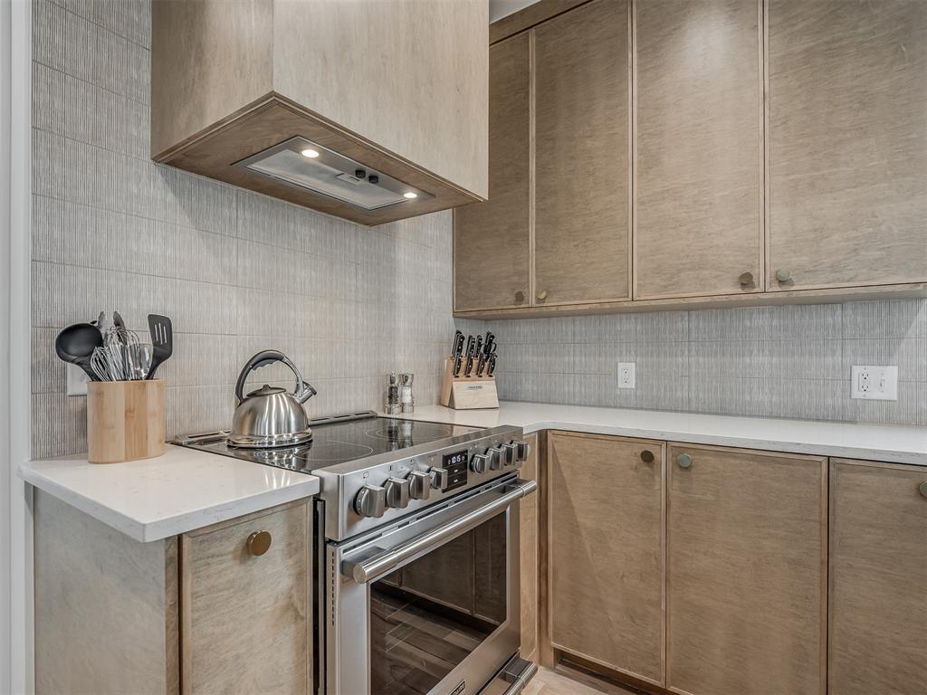 51 Lower Greenway Unit: B