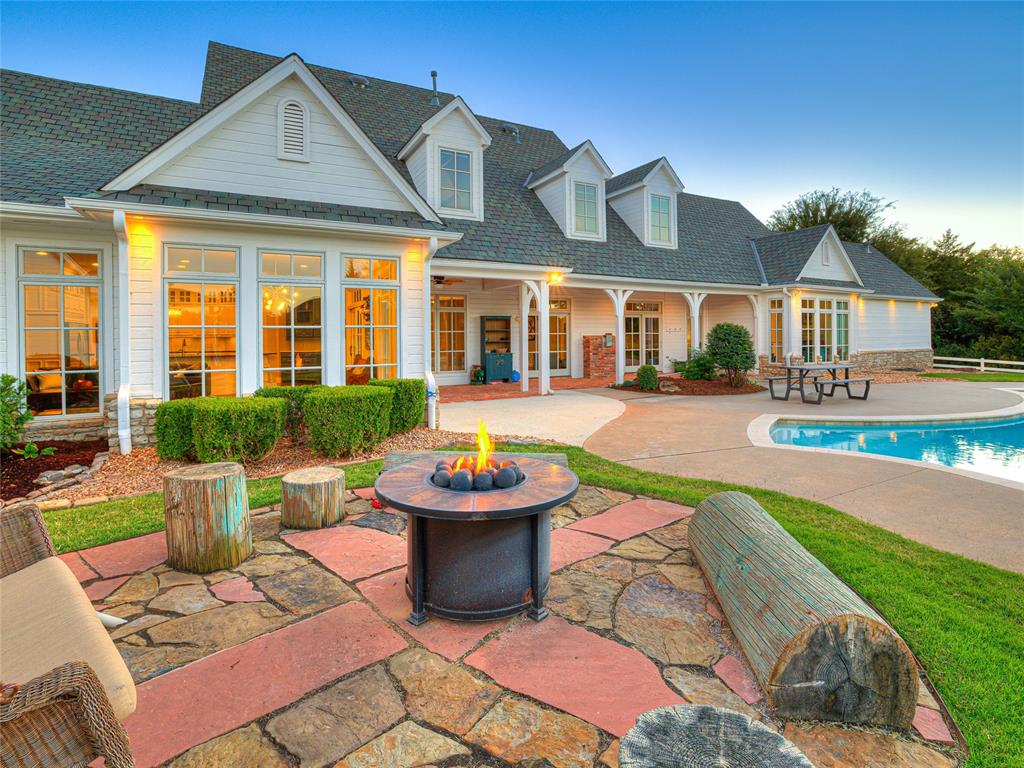 2401 W Sierra Springs Drive