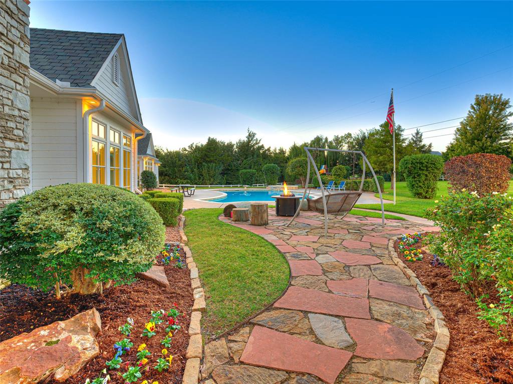 2401 W Sierra Springs Drive