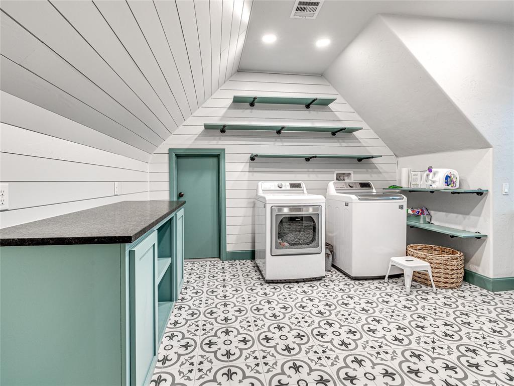 2401 W Sierra Springs Drive