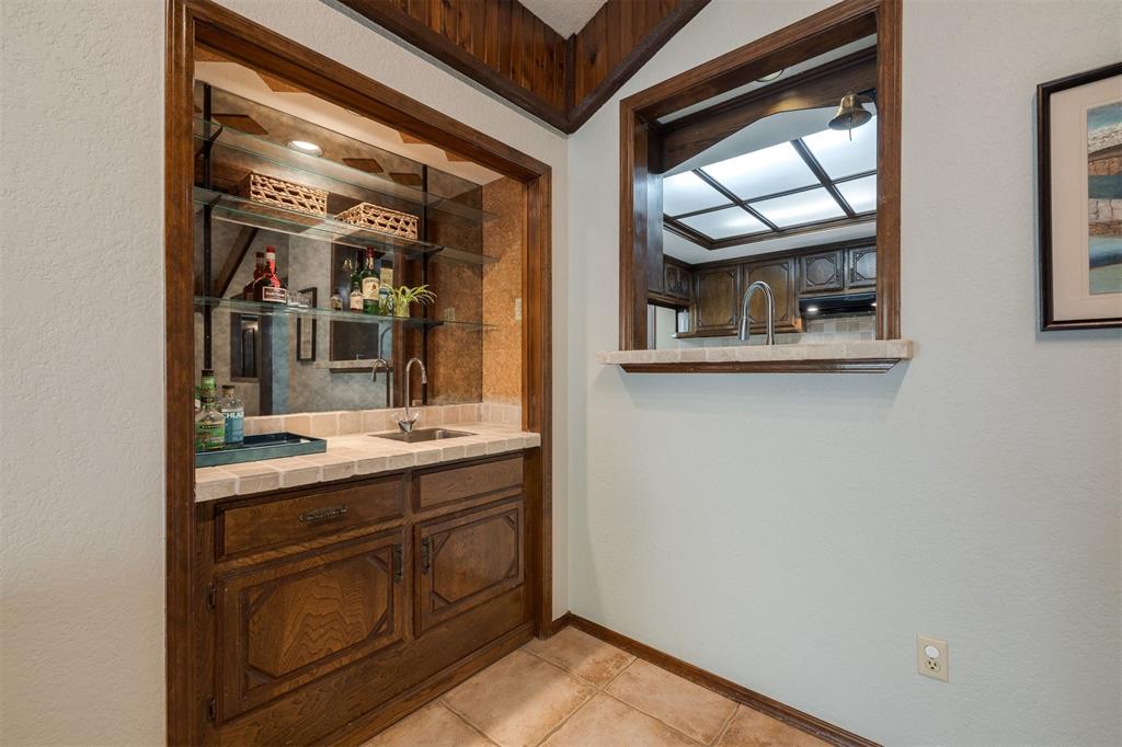 6101 Winchester Drive